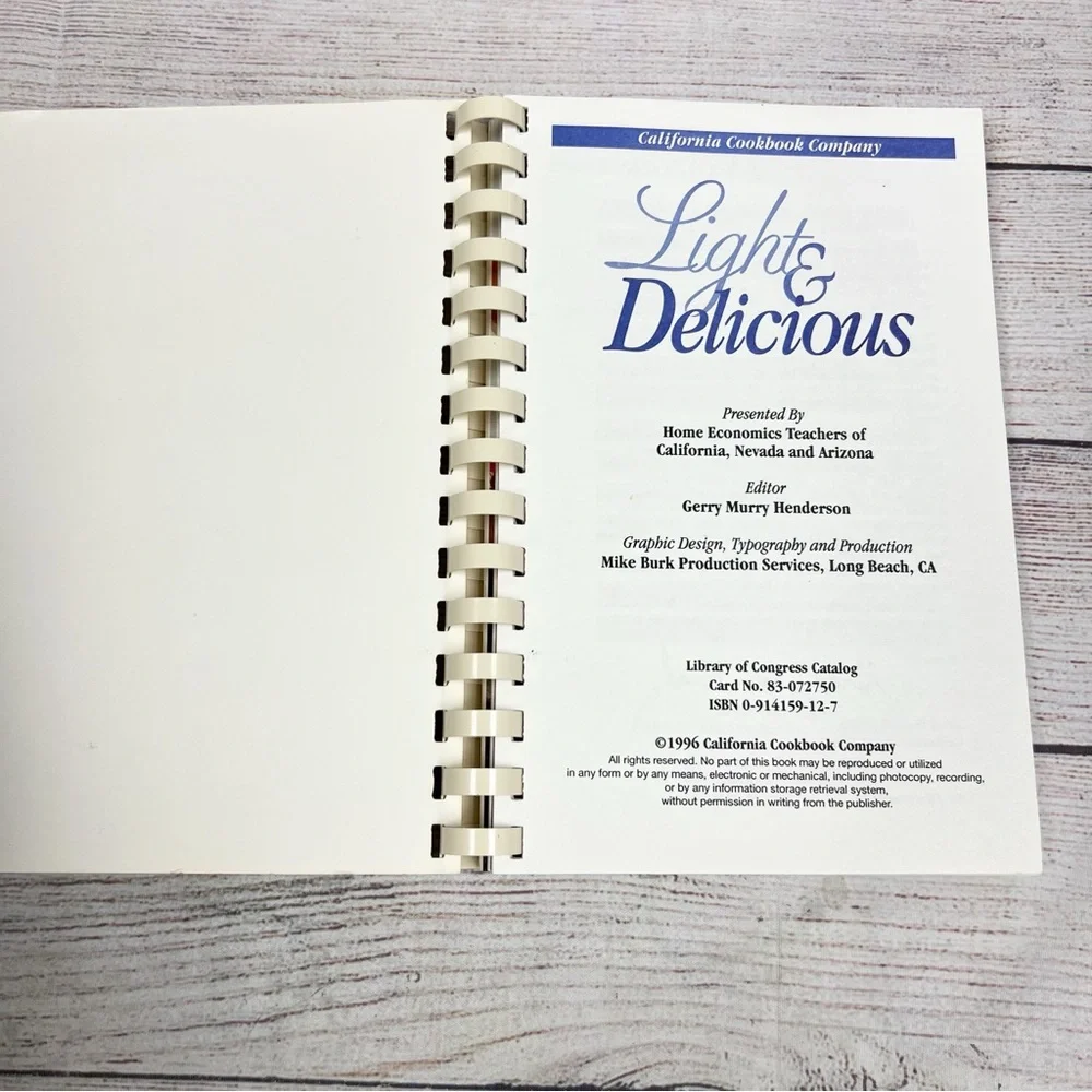 Vintage Light & Delicious Low-Fat Spiral Cook Book 1996 Healthy Recipes